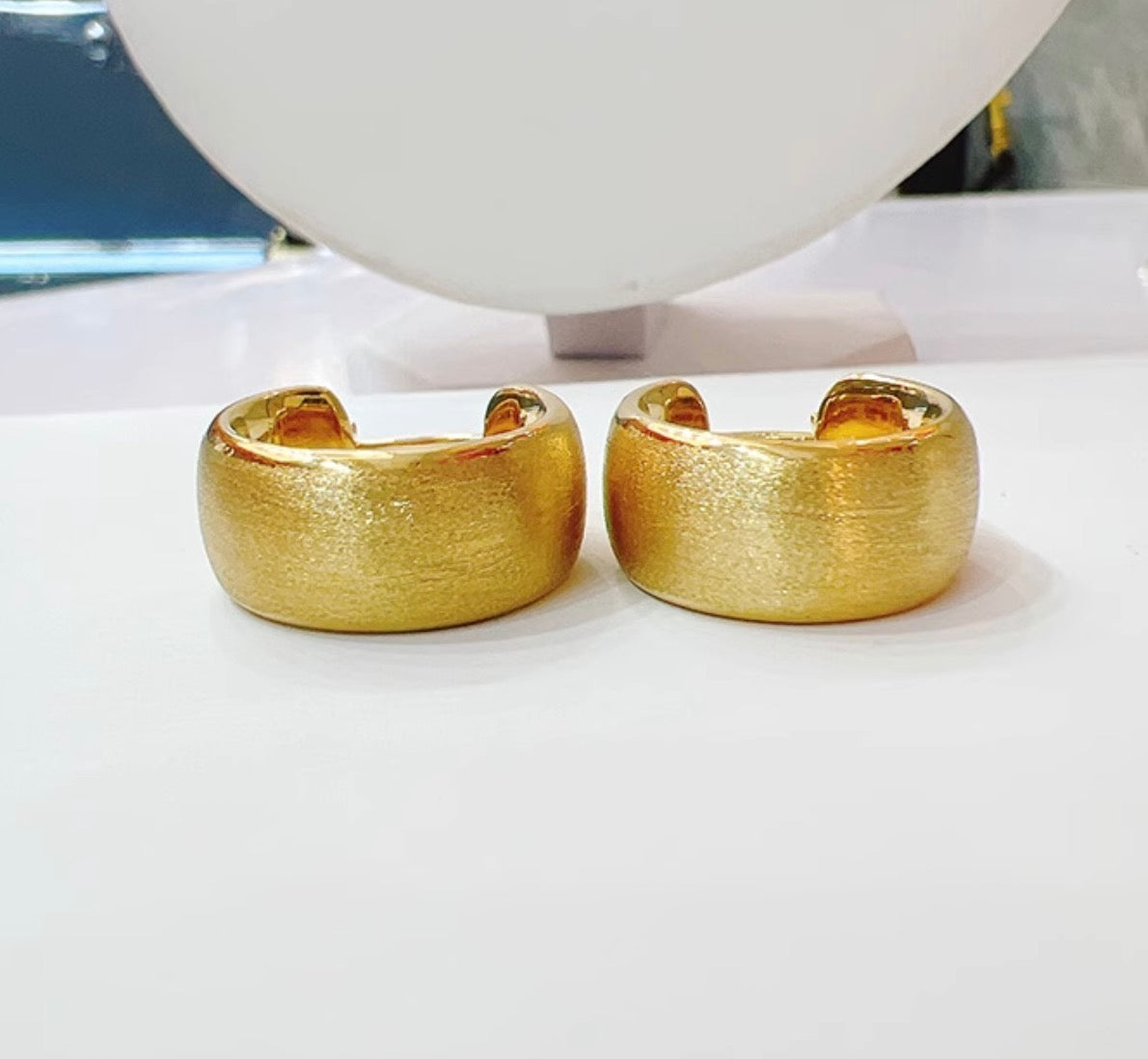 K18YG【S/L】18K フープピアス ヘアライン加工 艶消し やすり加工 ピアス リングピアス 中空ピアス YG 中空 ヘアライン イエローゴールド ボリューム 大ぶり 大きめ