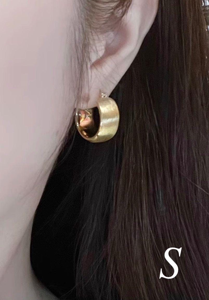 K18YG【S/L】18K フープピアス ヘアライン加工 艶消し やすり加工 ピアス リングピアス 中空ピアス YG 中空 ヘアライン イエローゴールド ボリューム 大ぶり 大きめ