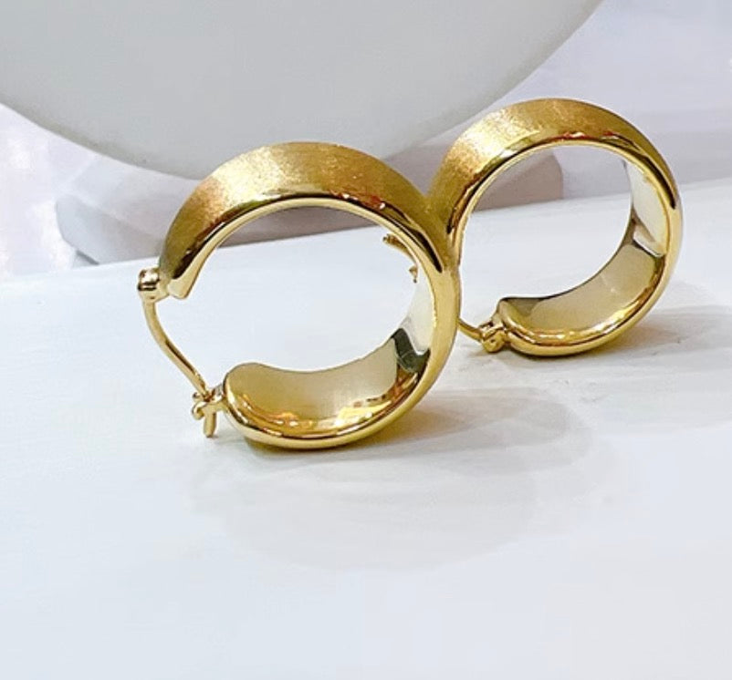 K18YG【S/L】18K フープピアス ヘアライン加工 艶消し やすり加工 ピアス リングピアス 中空ピアス YG 中空 ヘアライン イエローゴールド ボリューム 大ぶり 大きめ