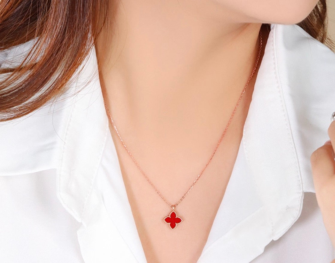 K18PG ペンダントトップ レッドカーネリアン 18K PG ピンクゴールド クローバー 四ツ葉 花 ネックレス チャーム ペンダント カーネリアン