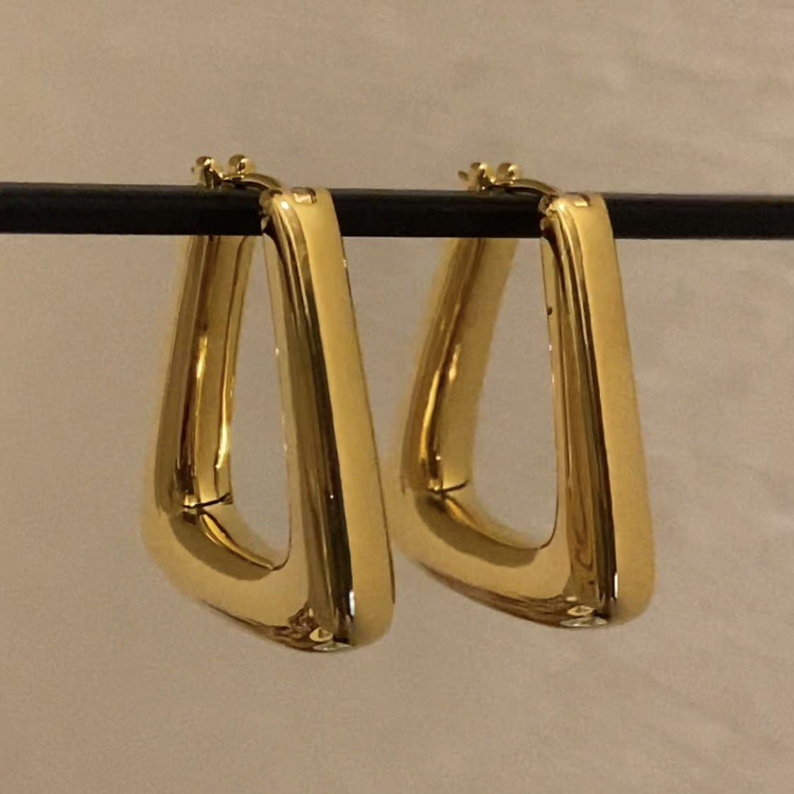 K18YG イエローゴールド 18K ピアス フープピアス リングピアス イタリアンジュエリー スクエア 大ぶり トライアングル 三角形 中空