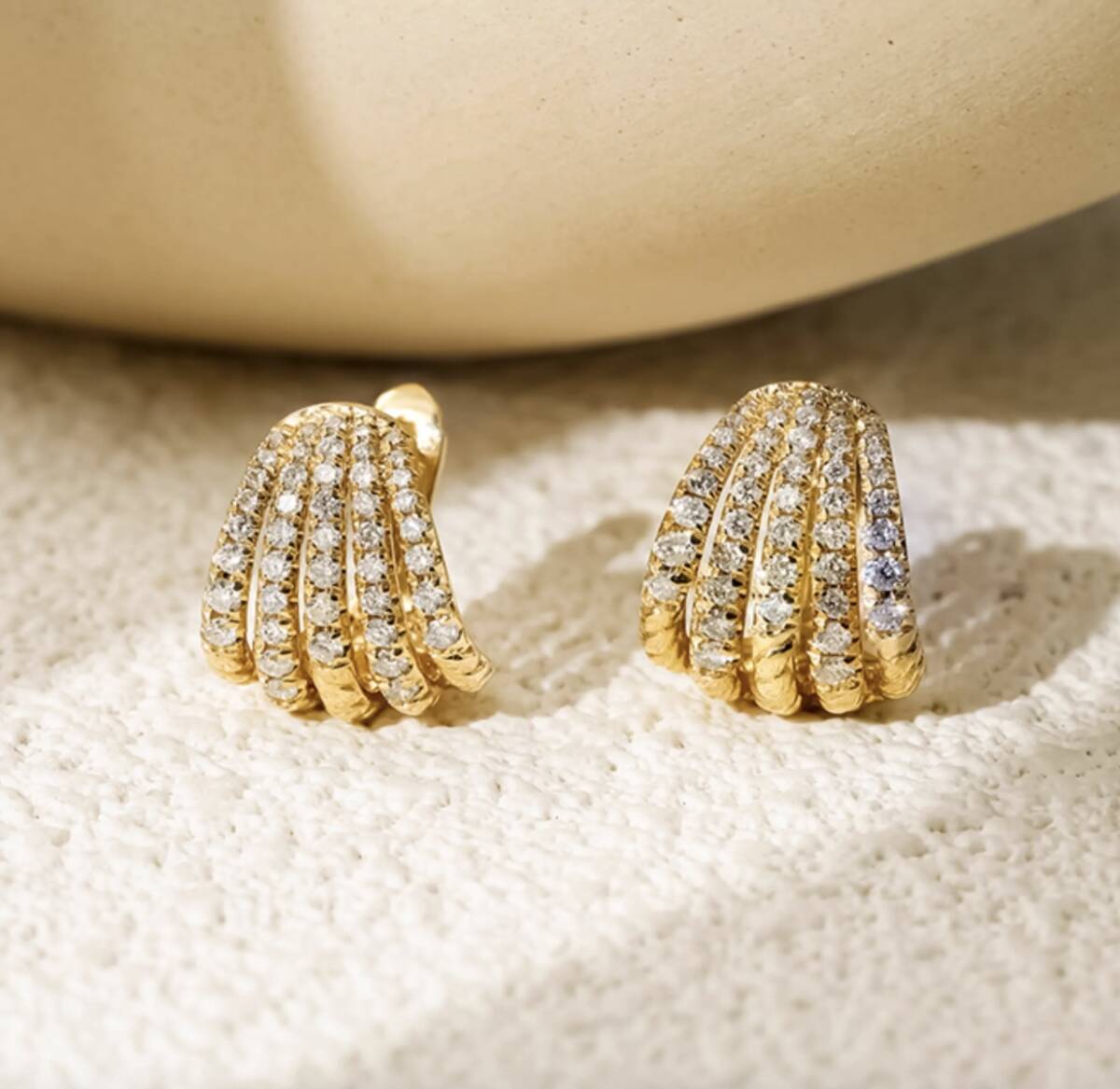 K18YG WG PG ピアス ダイヤモンド リングピアス フープピアス 扇型 シェル ストライプ ダイヤ イエローゴールド YG 18K ぷっくり ティアドロップ ハイエンド