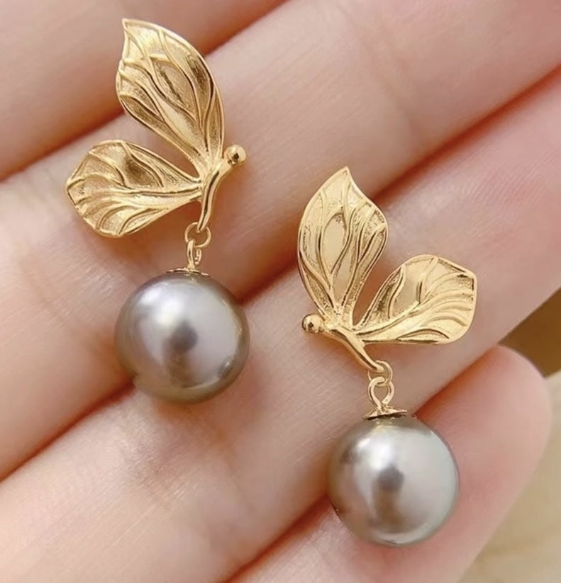 K18YG イエローゴールド 18K ピアス スタッドピアス ちょうちょ 蝶 花びら *チャームが付けられます。