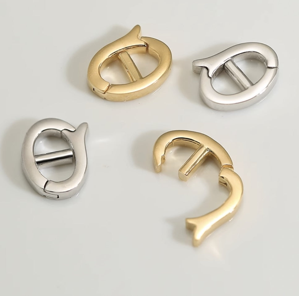 K18YG WG クリッカー クラスプ バチカン 繋ぎ チャーム コネクター 留め具 留め金具 18K 豚鼻 クラスプ 開口 開閉 ブタ鼻 フック パーツ 中留め イエローゴールド ホワイトゴールド