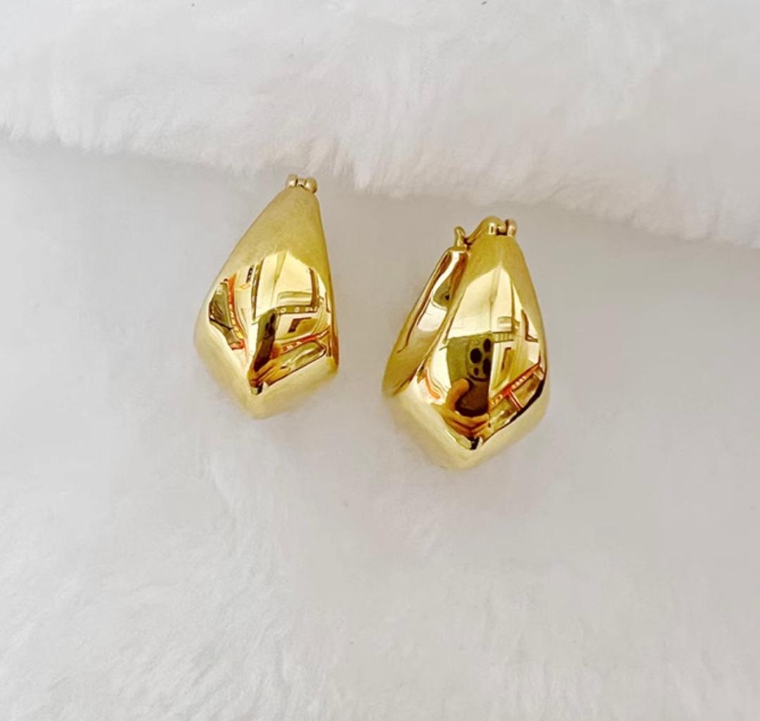 K18YG 中空ピアス ピアス フープピアス オーバル 大ぶり ボリューム 大 リングピアス 18K 大ぶり ボリューム ぷっくり 大きめ YG