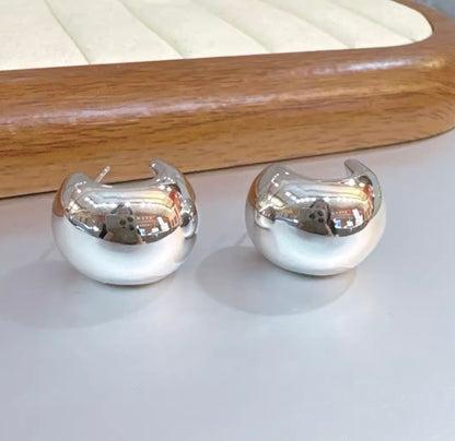 K18YG WG ぷっくり 豆 スタッドピアス 中空ピアス C 丸いフォルム ボリューム 大ぶり イエローゴールド ホワイトゴールド 丸い 18K カール