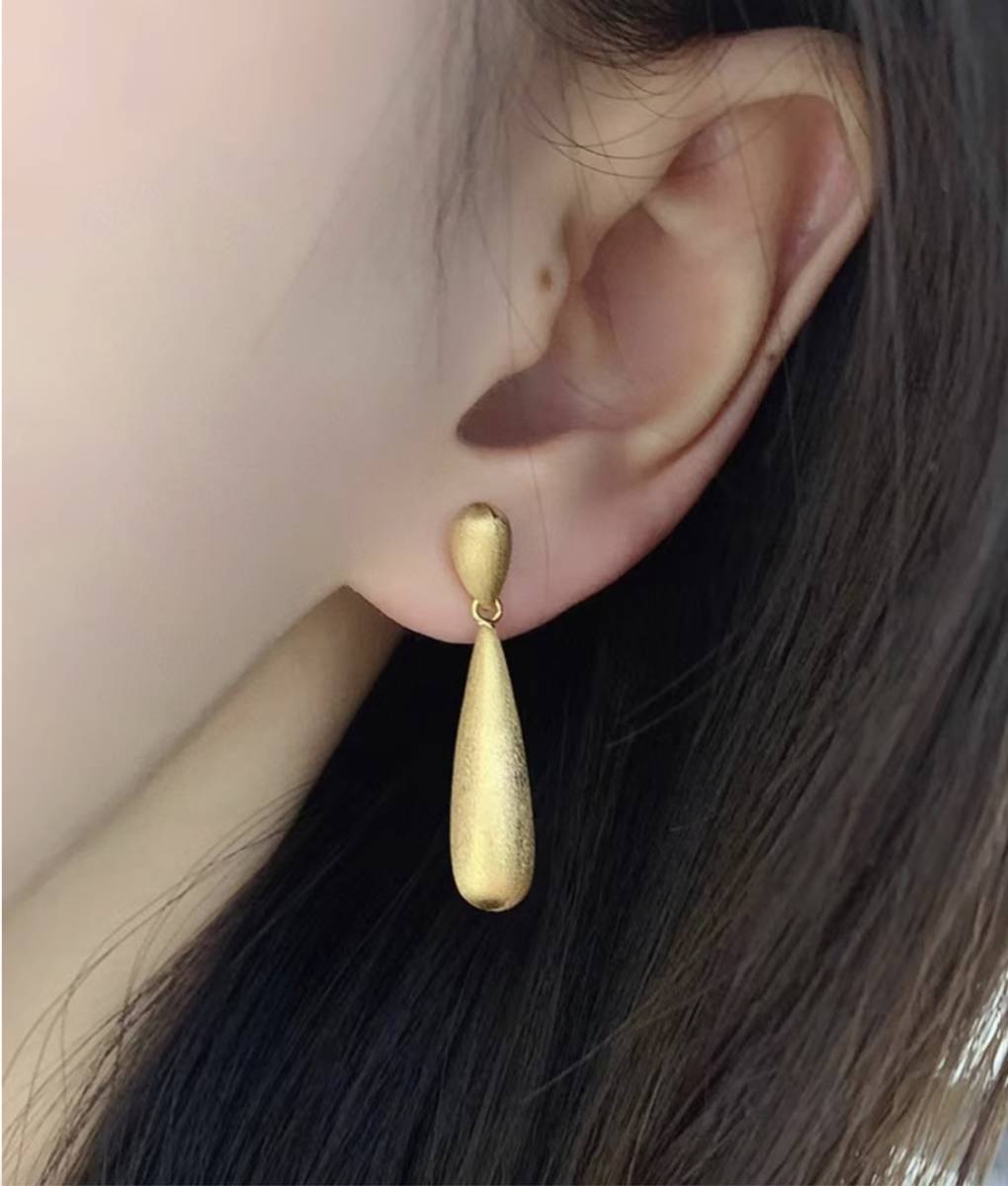 K18YG イエローゴールド 18K ピアス スタッドピアス イタリアンジュエリー やすり加工 つや消し ヘアライン加工 中空 ドロップ型 揺れる