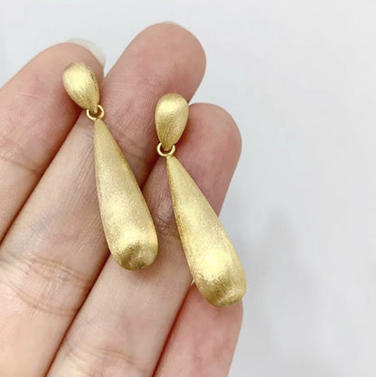 K18YG イエローゴールド 18K ピアス スタッドピアス イタリアンジュエリー やすり加工 つや消し ヘアライン加工 中空 ドロップ型 揺れる