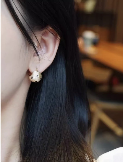 K18YG イエローゴールド 18K ピアス フープピアス イタリアンジュエリー リングピアス ヘアライン 柄 花柄 中空 ワンポイント ボール 丸い